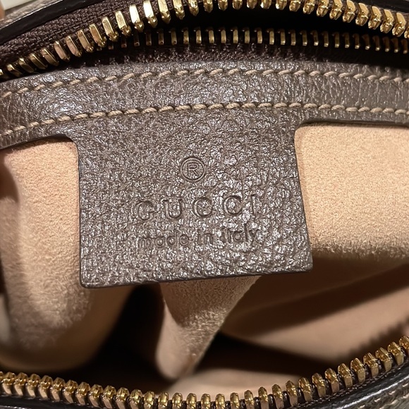 Gucci GG Supreme Medium Bag - Picture 8 of 11